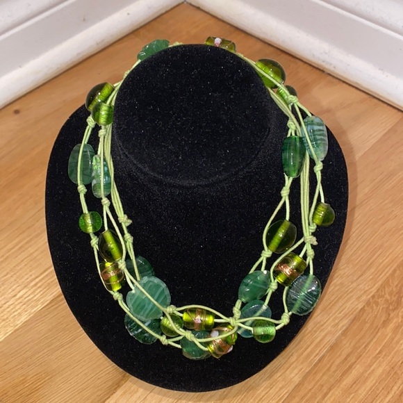 Italian green glass  w/ gold flecks beaded necklace 💚 - Picture 3 of 6